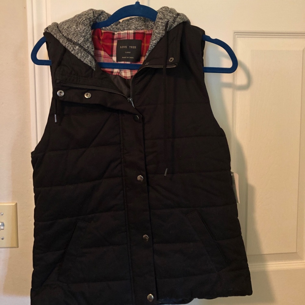 Love Tree Quilted Vest NWT Sz large